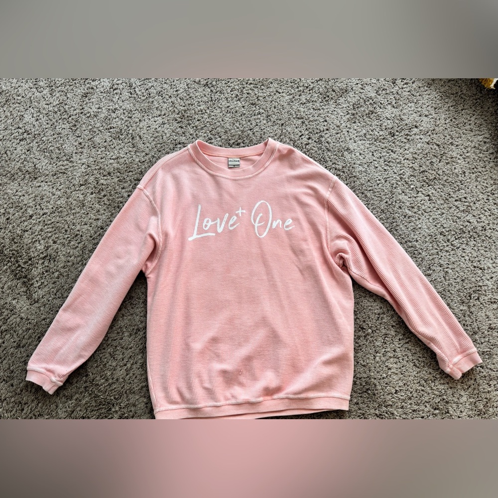 Womens Love One ribbed sweatshirt pullover size medium